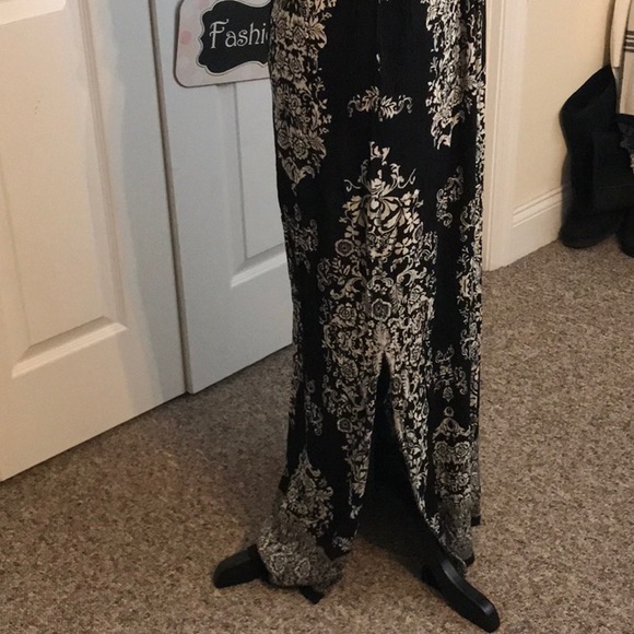 Sleeveless black and white maxi dress - Picture 2 of 5